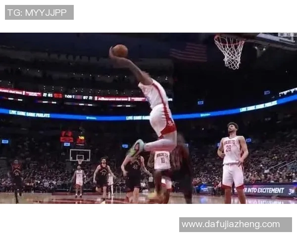 火箭逆转雄鹿：乌杜卡换人调整激活团队协作，泰特关键抢断引领防守反击